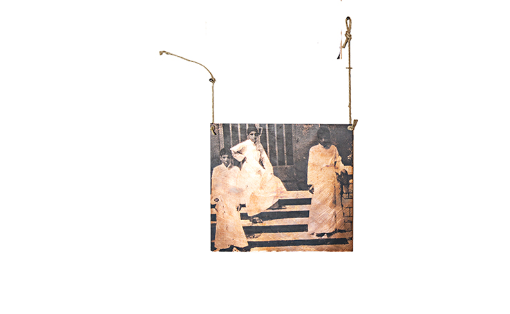 Manal Al Dowayan, The Boys; copper plate; 19x17,5cm.jpg